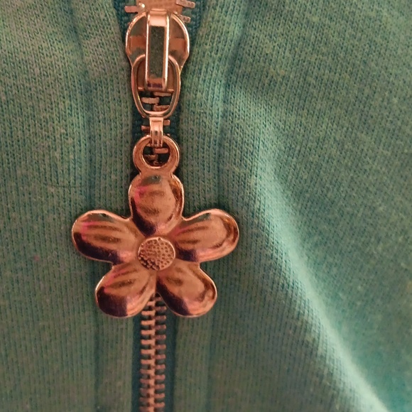 🩵🩵🌼🌼adorable summer hoodie. When the sun drops at the beach euc %100 cotton - Picture 4 of 10